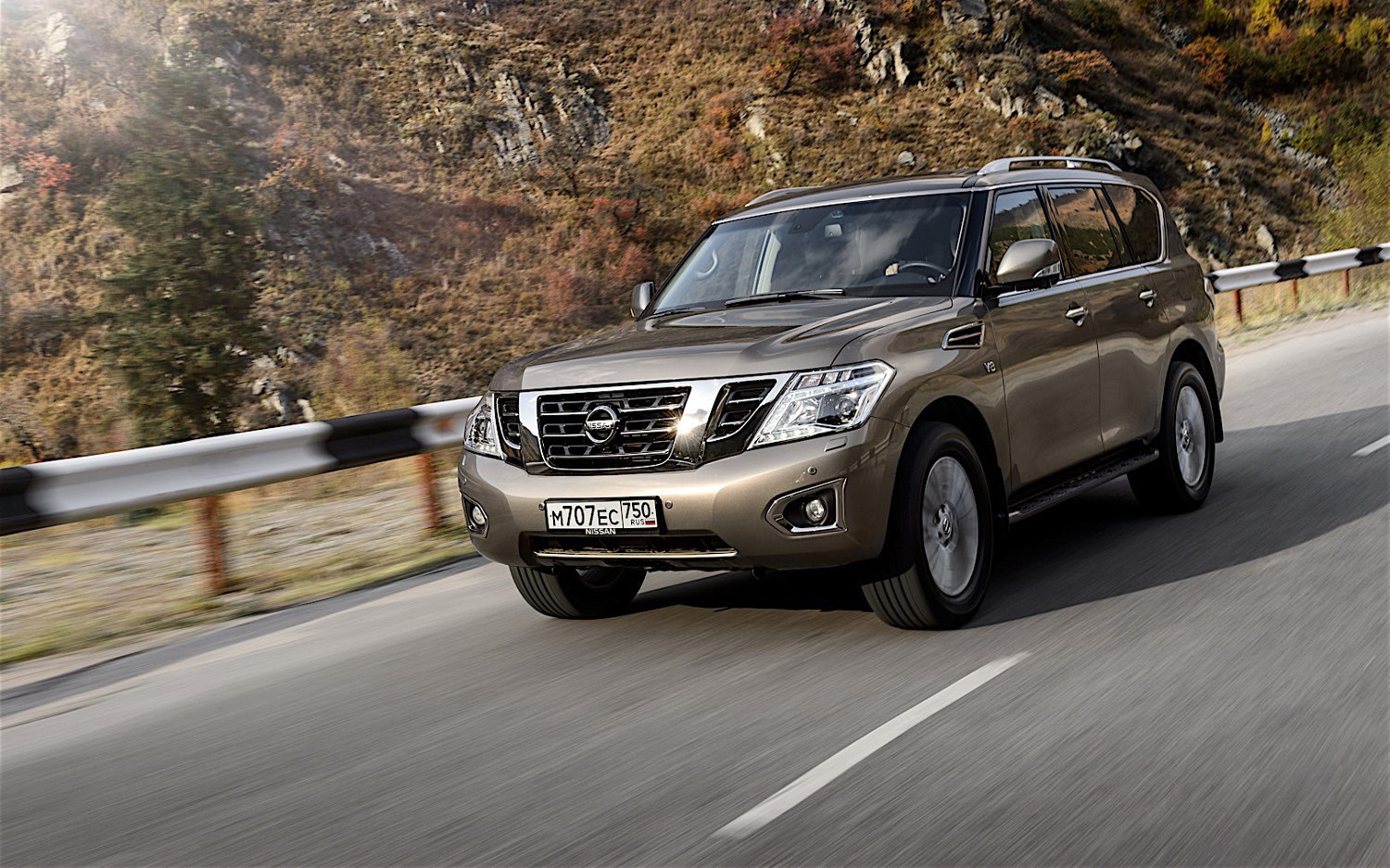 Comparison Nissan Armada Suv 2015 Vs Nissan Patrol Y62 Ti L 2018